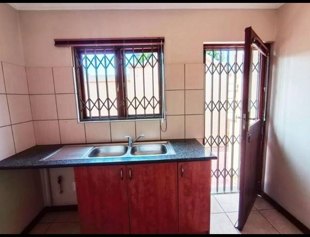 3 BEDROOM HOUSE FOR SALE IN HUGHES